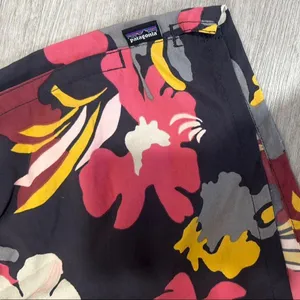 Patagonia women’s barely baggies floral hibiscus shorts thumbnail 3