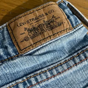 Levi's 515 Denim Jean Shorts SZ 6 Mid Rise Fit Stretch Casual Streetwear thumbnail 3