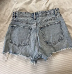 Zara Shorts thumbnail 2