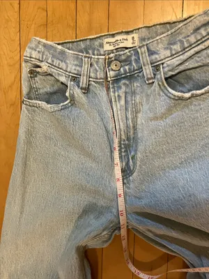 Abercrombie & Fitch 90s Relaxed High Rise Light Wash Jeans Size 26 or 2XS thumbnail 10