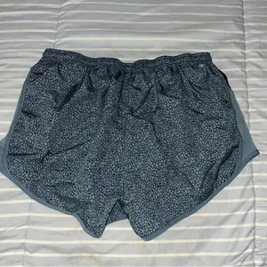 NIKE gray speckled shorts, size Large, elastic waist with drawstring, lined thumbnail 2