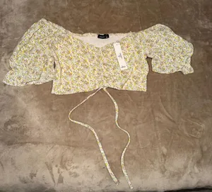 Kaii Yellow Floral Puff-Sleeve Tie-Front Crop Top with White Accents thumbnail 1