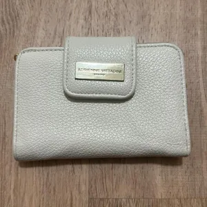 ADRIENNE VITTADINI |‎ Woman's Off White Pebble Leather Bifold Clutch Wallet thumbnail 2