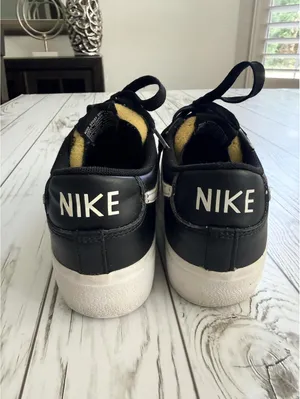Nike Women’s Blazer Low Platform Size 6 Black White Leather Sneakers thumbnail 9