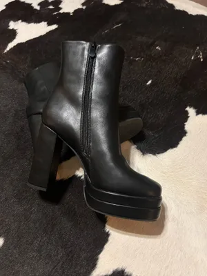 Dream Paris Boots Black thumbnail 2