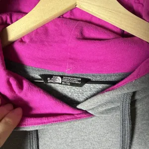 The North Face Gray Pink Fleece Graphic Print Pullover Hoodie Women’s size XL thumbnail 5