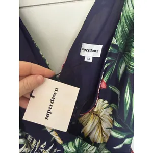 Revolve Superdown Women’s XS Penelope Wrap Tropical Romper New thumbnail 2