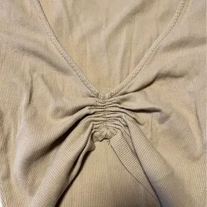 Zara Beige Crop Top Short Sleeve Ribbed Ruched Excellent Condition Size Small thumbnail 2