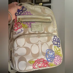 Authentic Coach 1941 "POPPY" Large zip signature Backpack with Colorful Floral thumbnail 4