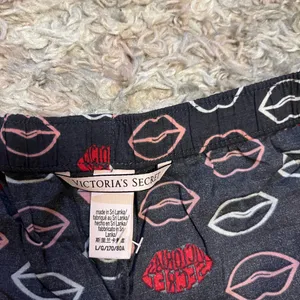 VICTORIA’S SECRET Pajama shorts - Size large thumbnail 3