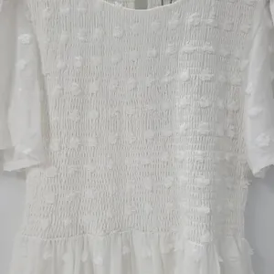 Kandra Womens Dress Medium White Smocked Flutter Sleeve Swiss Dot Flowy Midi NEW thumbnail 4