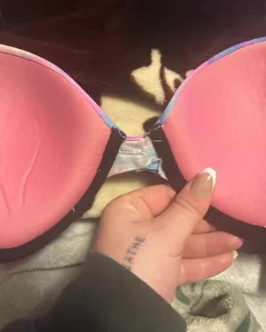 Victoria's Secret Bra thumbnail 3