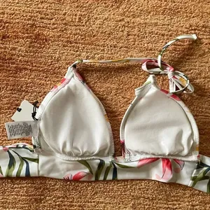 NWT “Shade Shore” Swim top thumbnail 2