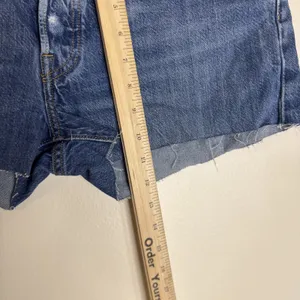 Levis 501 Shorts Womens 29 Blue Denim High Rise Button Fly Distressed Raw‎ Hem thumbnail 6