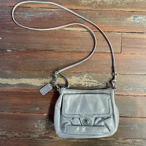 COACH Poppy Silver Metallic Gray Leather Crossbody Bag 🧡🎀 thumbnail 4