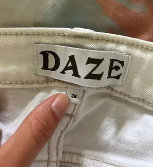 DAZE white jeans Size 25 thumbnail 2