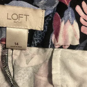 Loft Women’s Size 14 Floral Shorts thumbnail 3
