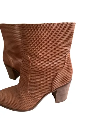HINGE Brown Tan Textured Leather Heels Boots Size 8.5 thumbnail 2