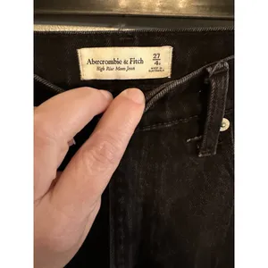 Abercrombie & Fitch High Rise‎ Mom Jeans Women's 27/4S Black Distressed Fringe thumbnail 3