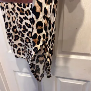 H & M Womens Leopard Print Short Sleeve Top Viscose Size 12‎ Office Party thumbnail 5