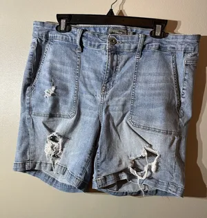 Torrid Womens Denim Shorts Light‎ Wash Distressed Casual Size 16 EUC thumbnail 1