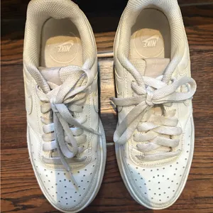 Nike Women's Air Force 1 Platform Sneaker Shoes in size 6 thumbnail 6