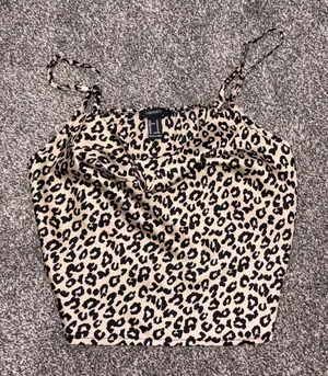 Forever 21 leopard print crop top in a M thumbnail 1