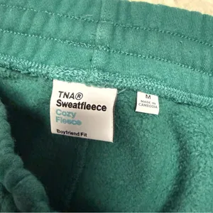 Aritzia TNA Sweatfleece Cozy Boyfriend Sweatpants Green Medium thumbnail 6