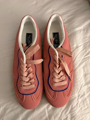 Pink sneakers Size 9 thumbnail 2