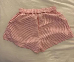 Pink pinstripe shorts Size M thumbnail 2