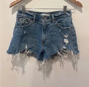Abercrombie Fitch Curve Love The Mom Short Mid Rise D Jean Shorts‎ Size 25 thumbnail 1