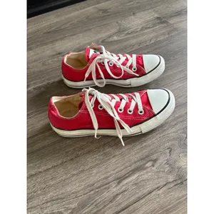 Converse All Star‎ Red Canvas Low Top Sneakers Women's Size 7 thumbnail 2