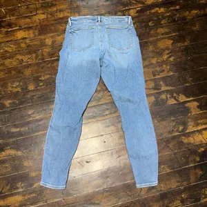 Loft dark curvy skinny crop normcore denim 10/30 jeans thumbnail 3