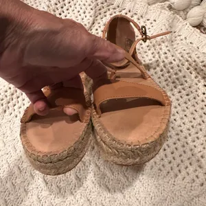 SOLUDOS STRAPY Women's Tan Sandals SIZE 8 thumbnail 2