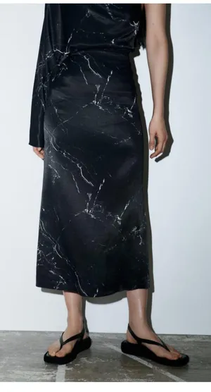 NWT Marble Printed Midi Pencil Skirt in Black XS thumbnail 4