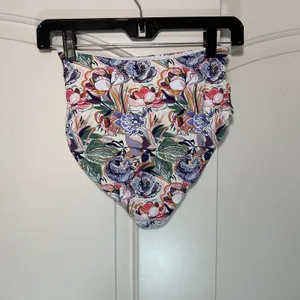 Dippin Daisys High Waisted‎ Floral Knot front Bikini Bottom Womens Small thumbnail 3