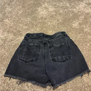 American Eagle Sz 2 cutoff highest rise mom jeans short.‎ thumbnail 6