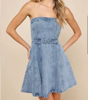 ⚜️ 3/$25 ⚜️ NWOT Lulu's Blue Strapless Denim Dress, size XS. thumbnail 1