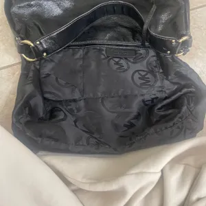 Michael Kors Black‎ Patent Leather Shoulder Bag Gold MK Charm Hobo Large EUC thumbnail 9