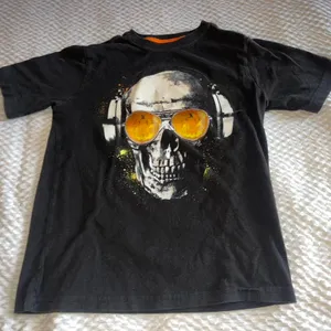 Celebrate Halloween! Skeleton T-shirt - Medium (8) thumbnail 1