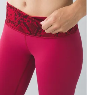 Lululemon Wunder Under Crop III *Reversible Cranberry / Alarming Sz 4 thumbnail 2