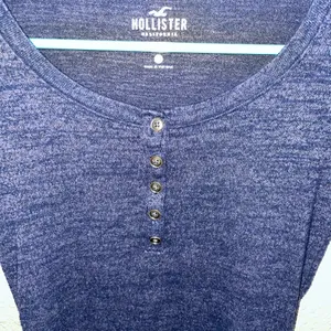 Hollister Women’s XS Slim Tee thumbnail 3