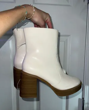 Universal Threads NWT Off-White Tall Ankle Booties thumbnail 3