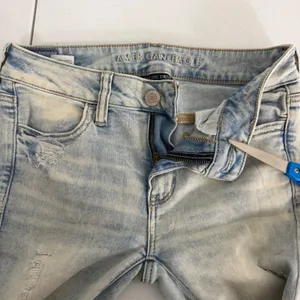 American Eagle Jegging Crop Womens 4 Short Distressed Raw Hem Light Wash Blue thumbnail 6