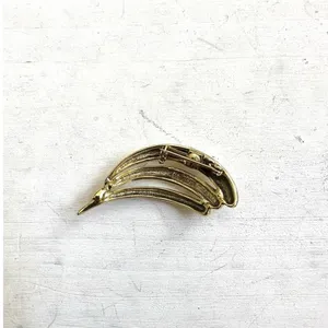 Gold tone brooch thumbnail 6
