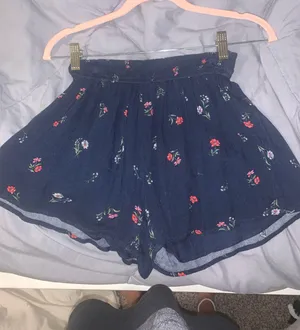 Hollister Floral Shorts thumbnail 1