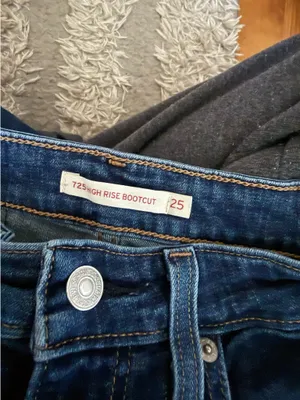 Levi’s Bootcut Jeans Women’s Dark Wash Classic thumbnail 4