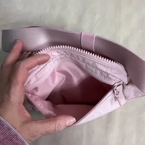 Lululemon Everywhere Belt Bag Large 2L Pink NWT 🌸🎀✨ thumbnail 12
