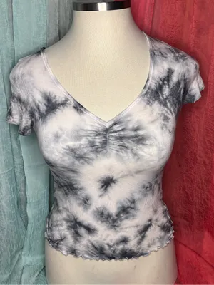 American Eagle Outfitters Black & White Tie-Dye V-Neck Ruched Tee thumbnail 1