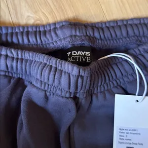 NWT 7 Days Active Organic Lounge Pants Gray thumbnail 3
